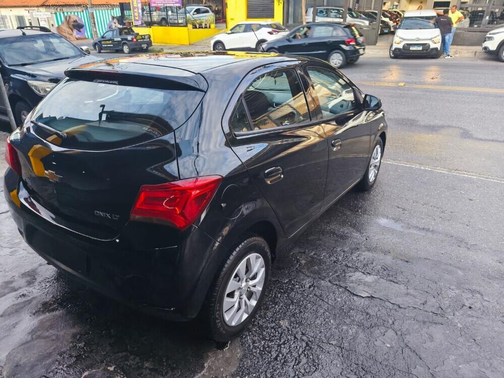 Chevrolet Onix Hatch
