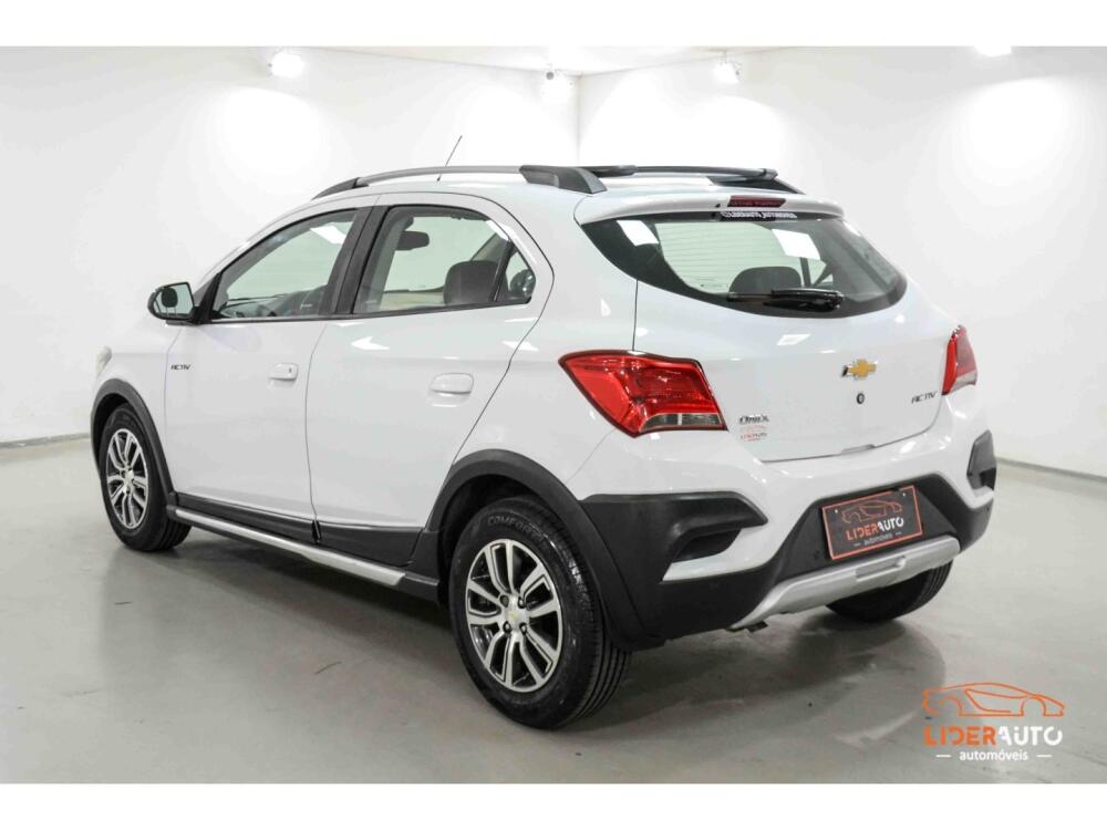 Chevrolet Onix Hatch
