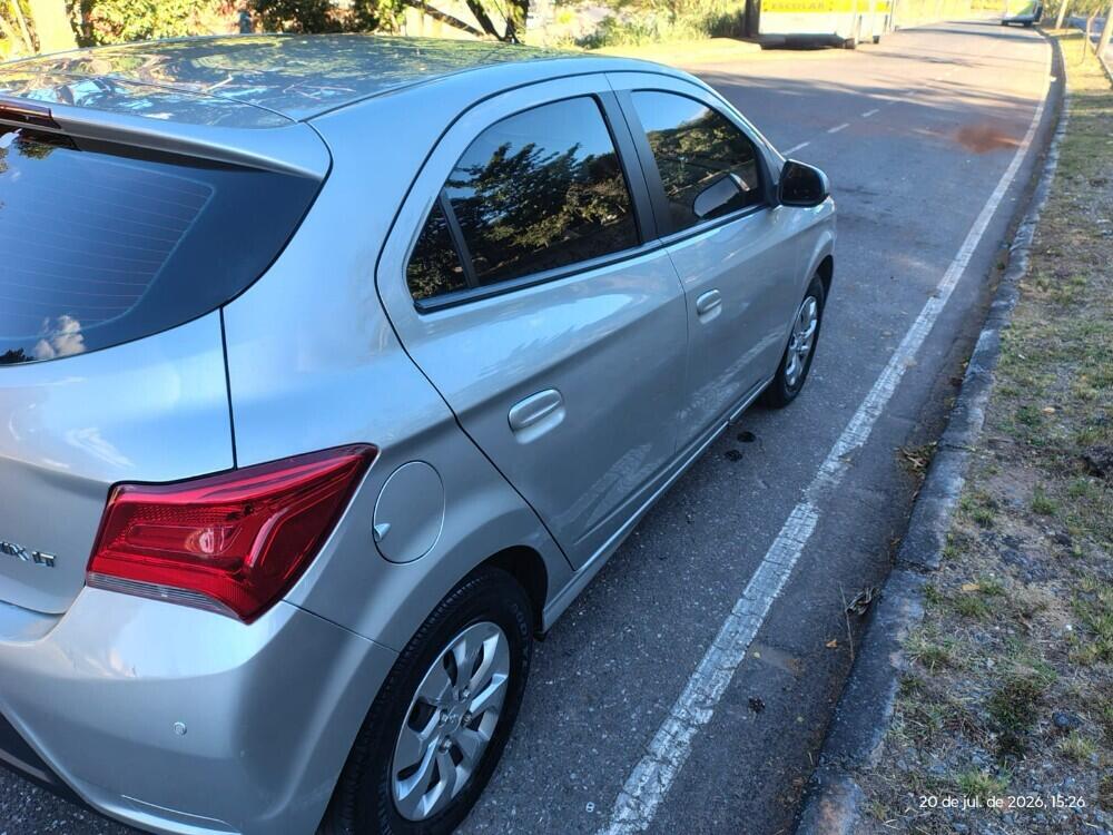 Chevrolet Onix Hatch