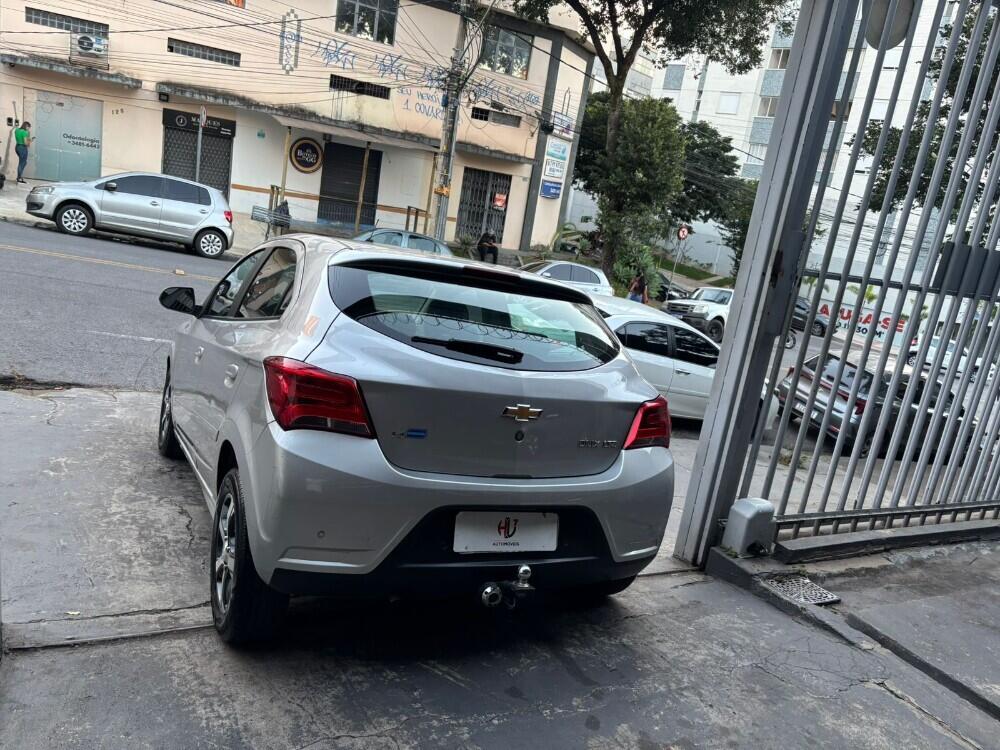 Chevrolet Onix Hatch
