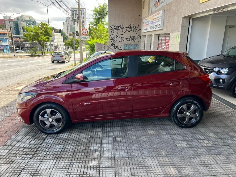 Chevrolet Onix Hatch