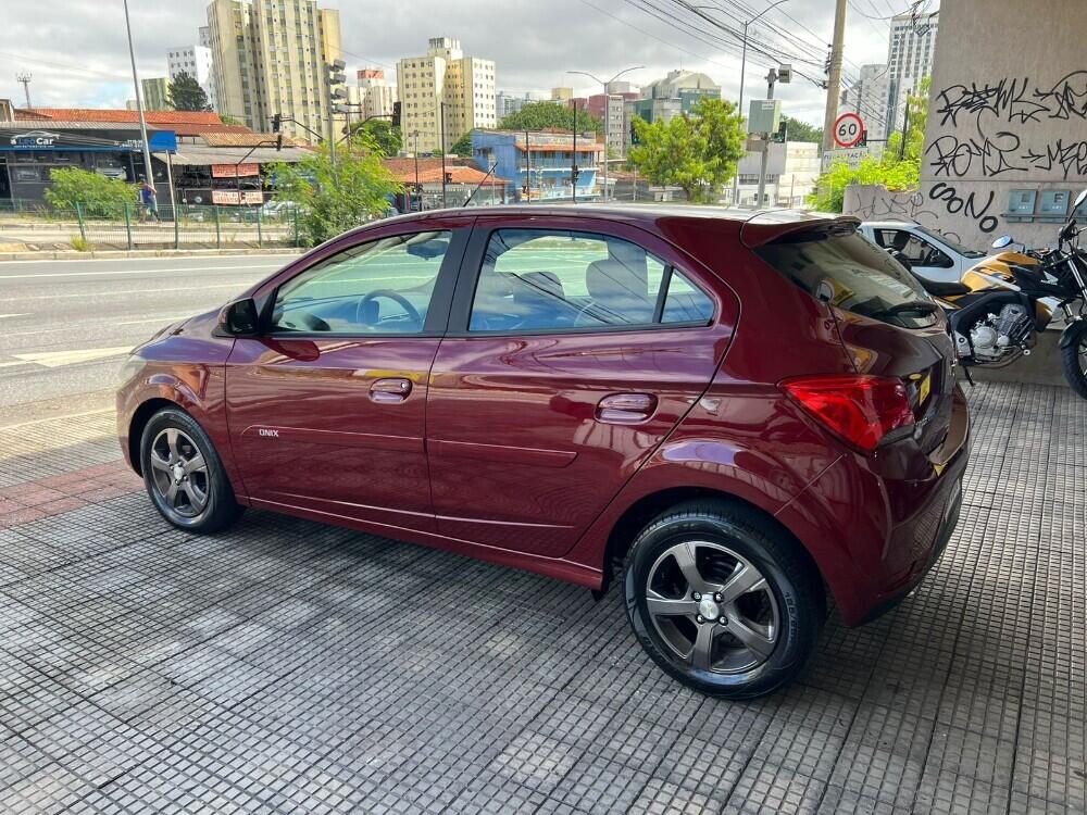 Chevrolet Onix Hatch