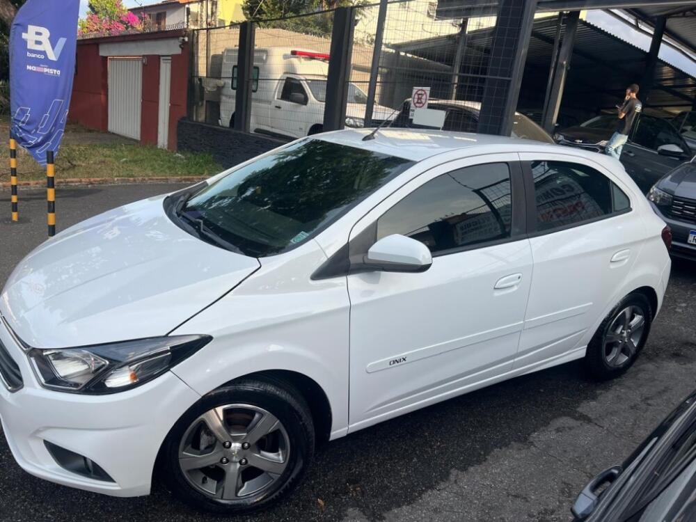 Chevrolet Onix Hatch