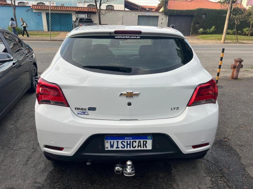 Chevrolet Onix Hatch
