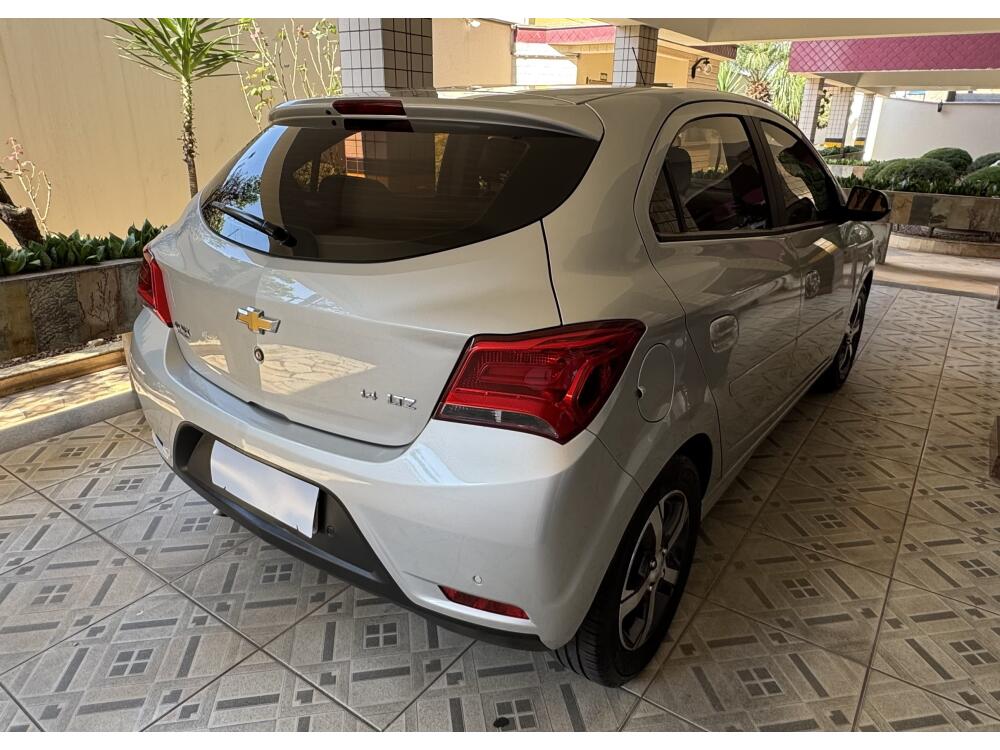 Chevrolet Onix Hatch