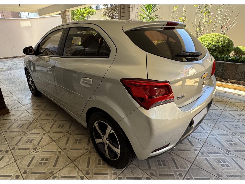 Chevrolet Onix Hatch
