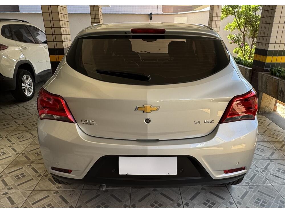 Chevrolet Onix Hatch