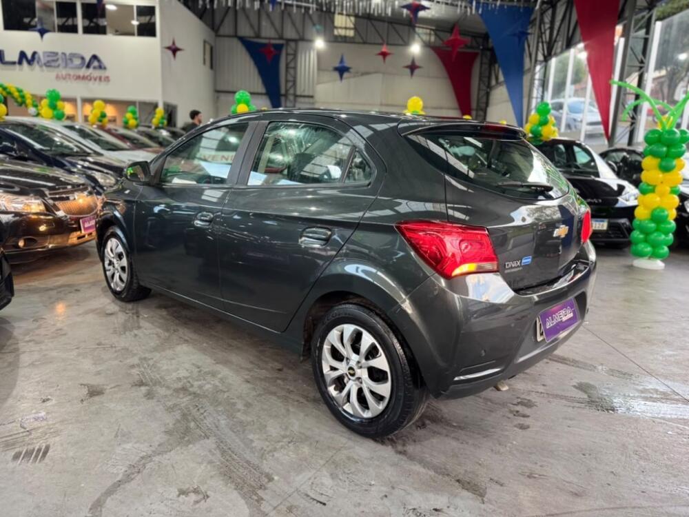 Chevrolet Onix Hatch