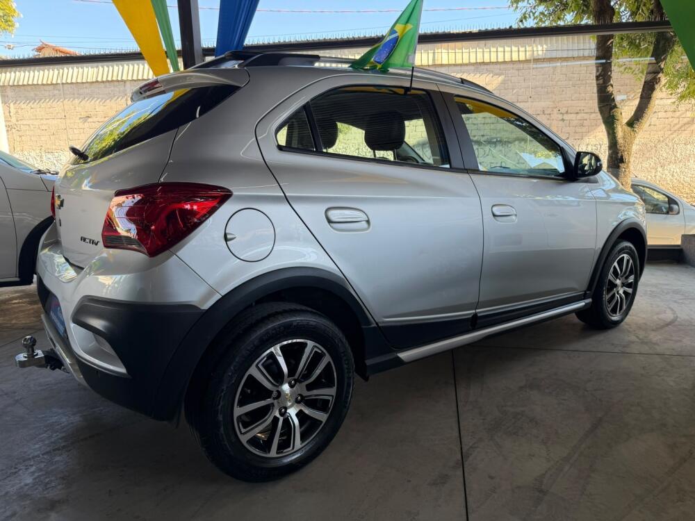 Chevrolet Onix Hatch