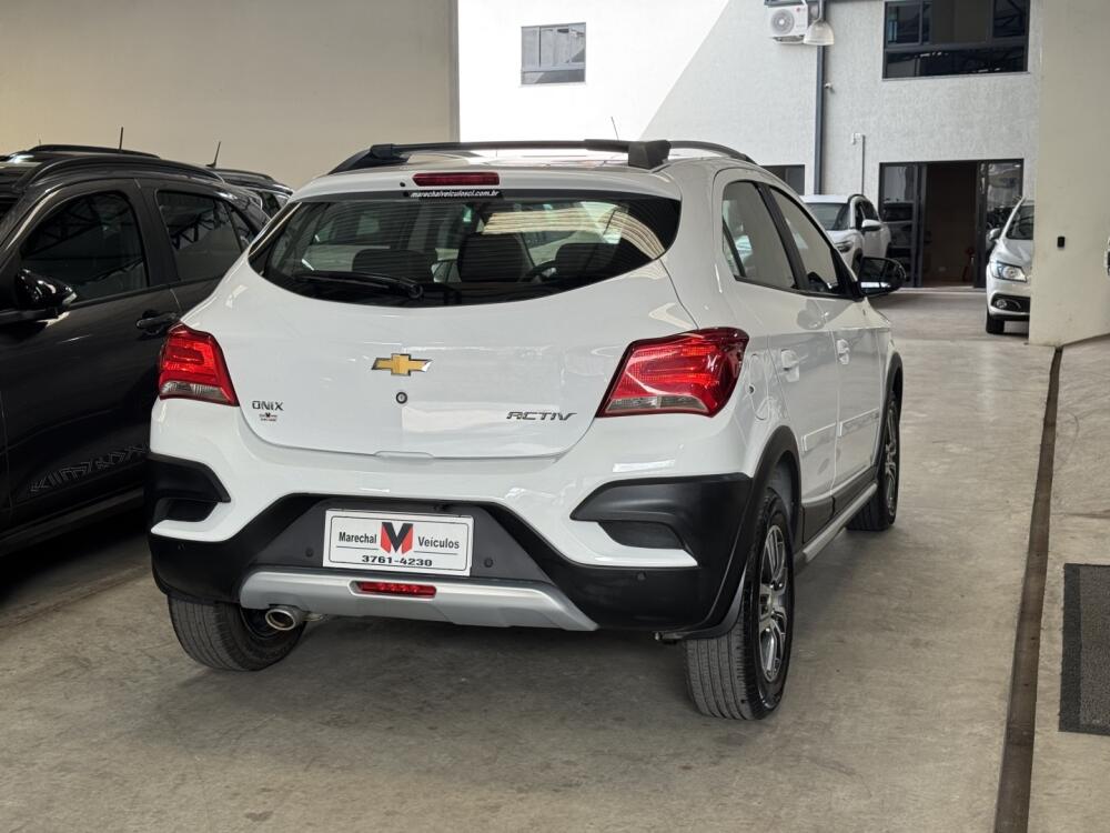Chevrolet Onix Hatch