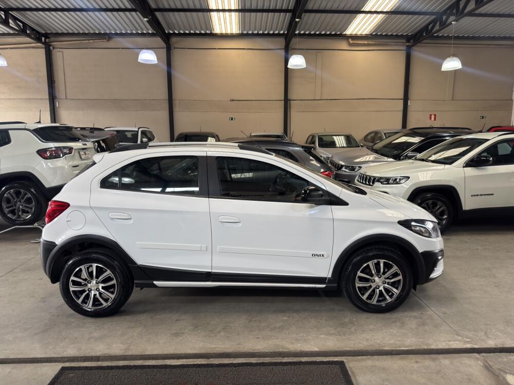 Chevrolet Onix Hatch