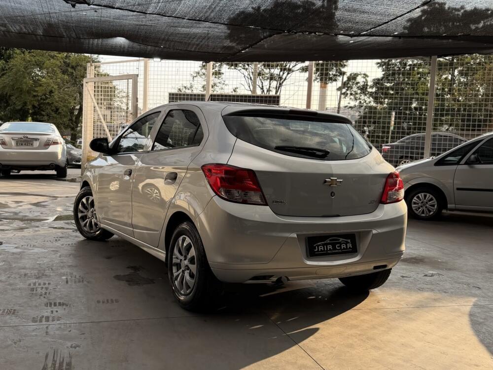 Chevrolet Onix Hatch