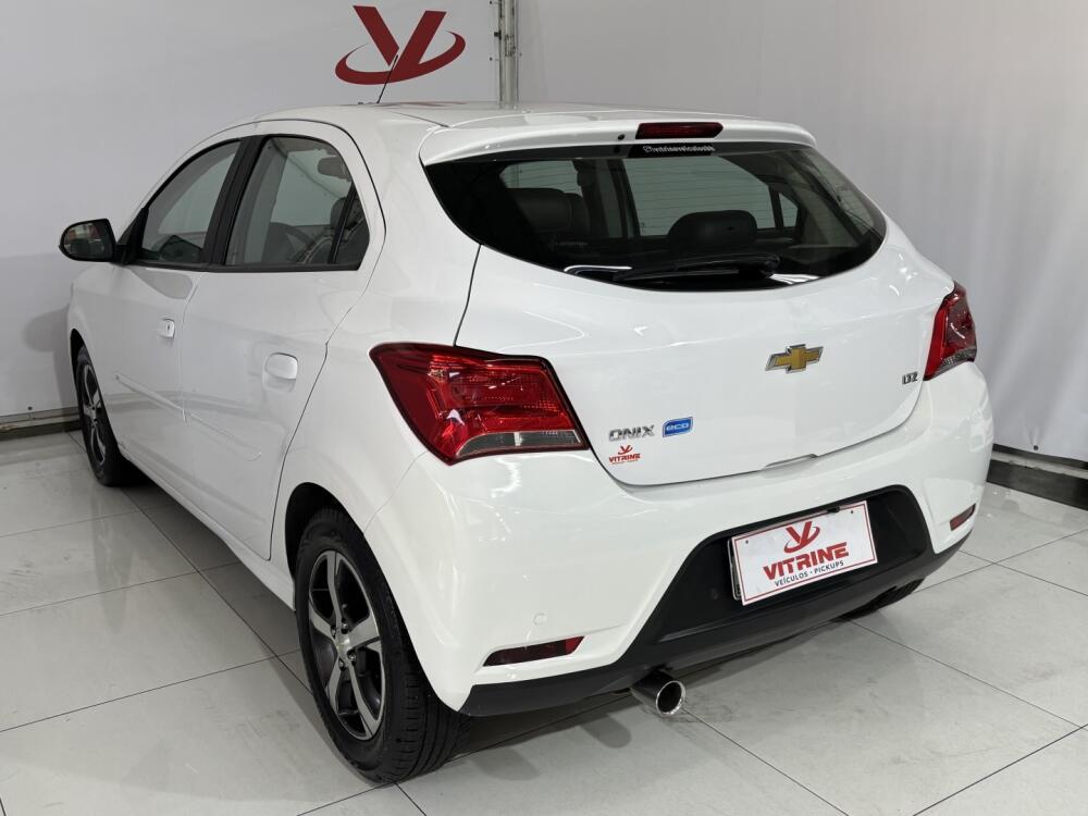 Chevrolet Onix Hatch