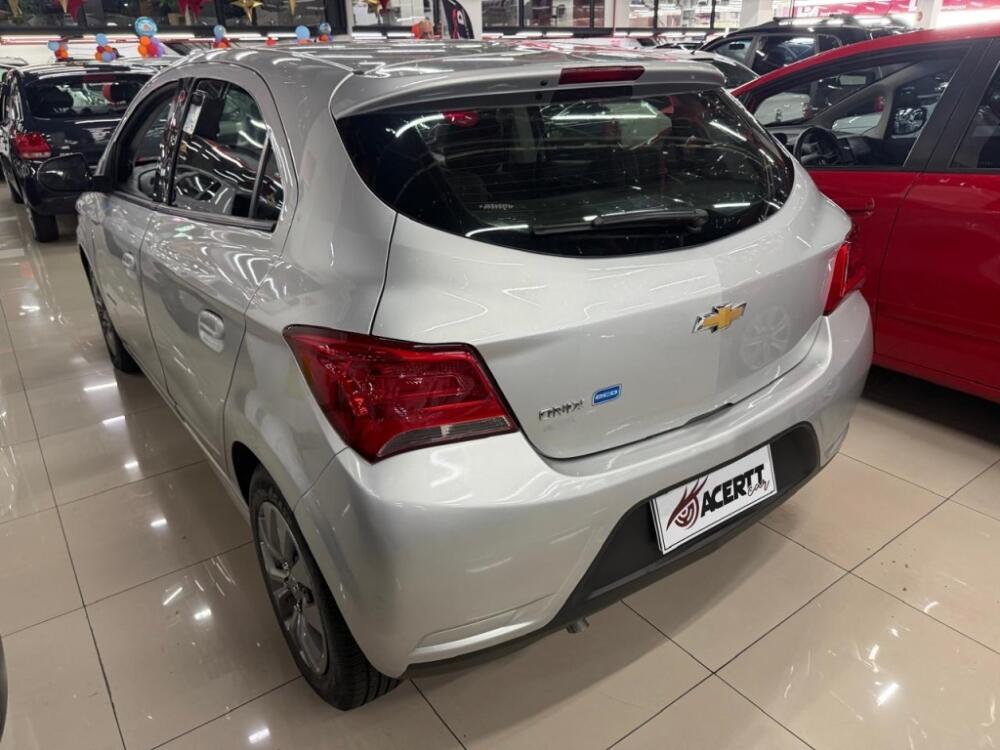 Chevrolet Onix Hatch