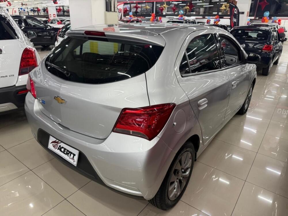 Chevrolet Onix Hatch