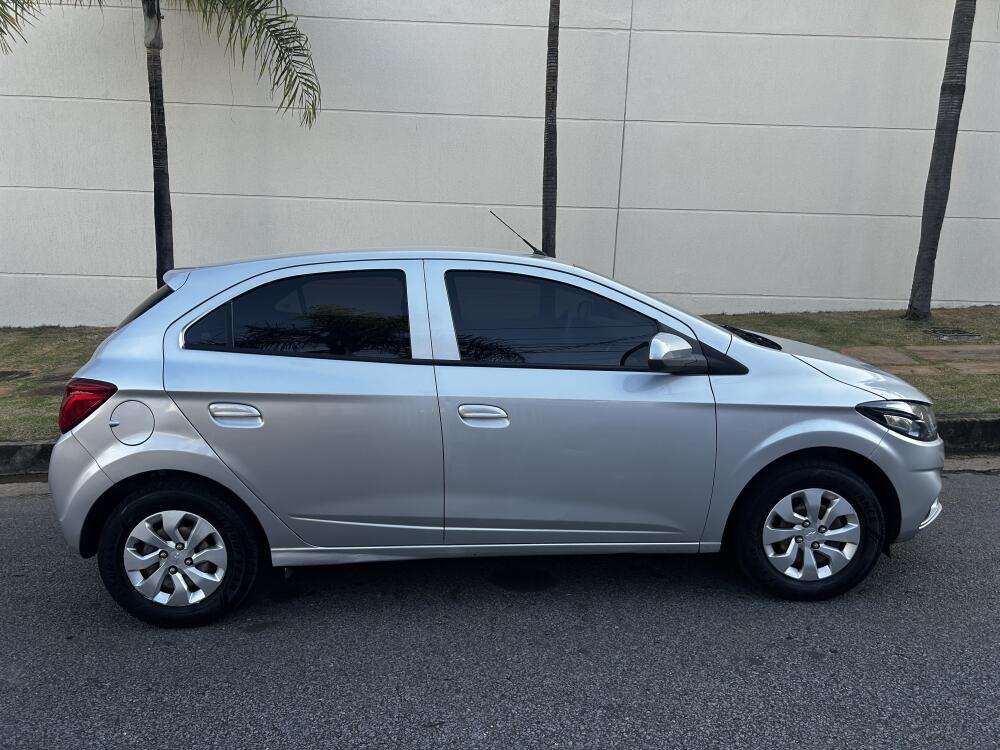 Chevrolet Onix Hatch
