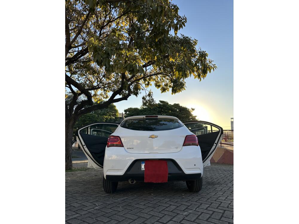 Chevrolet Onix Hatch