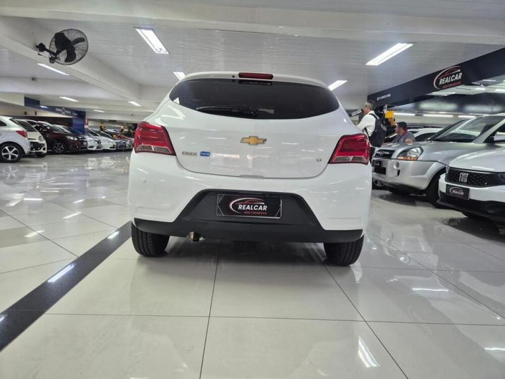 Chevrolet Onix Hatch