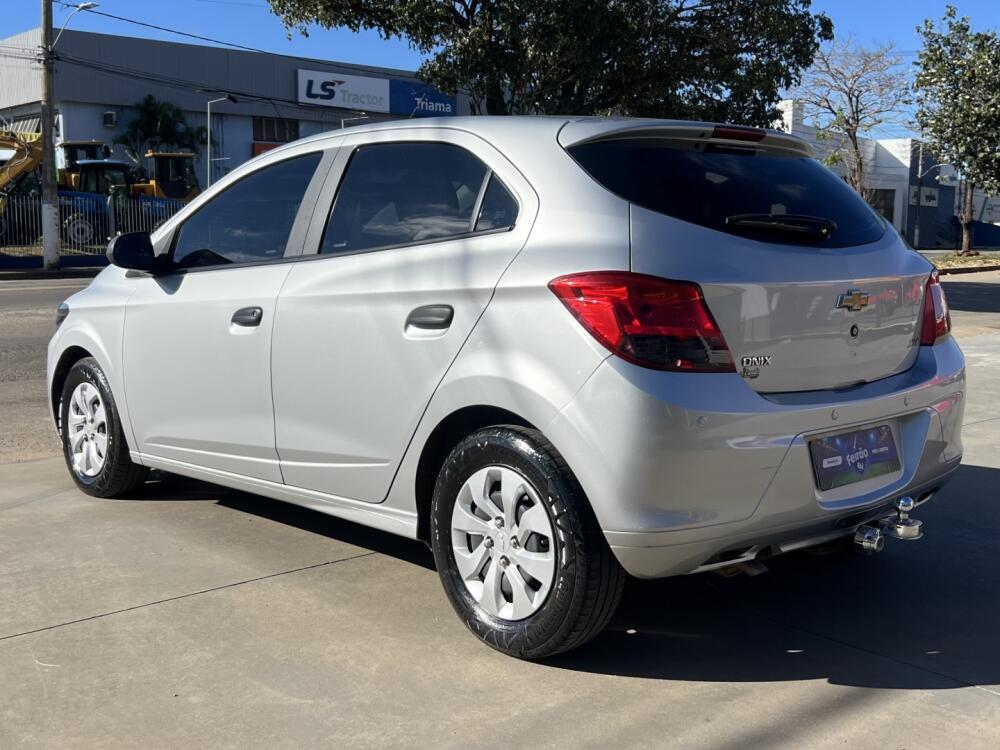 Chevrolet Onix Hatch