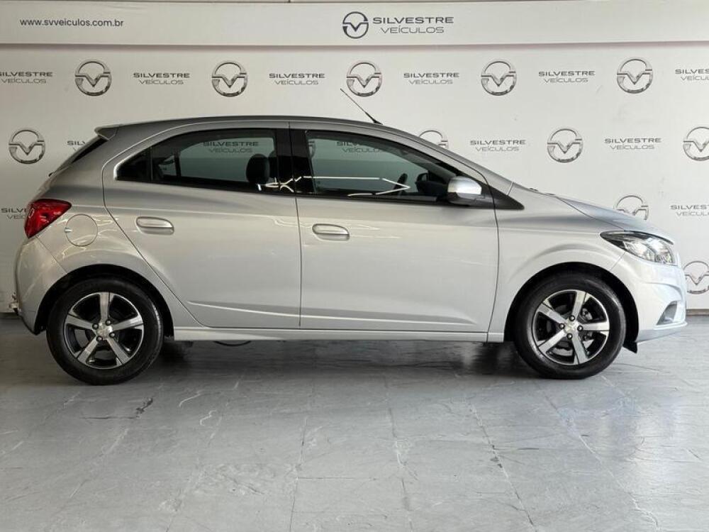 Chevrolet Onix Hatch