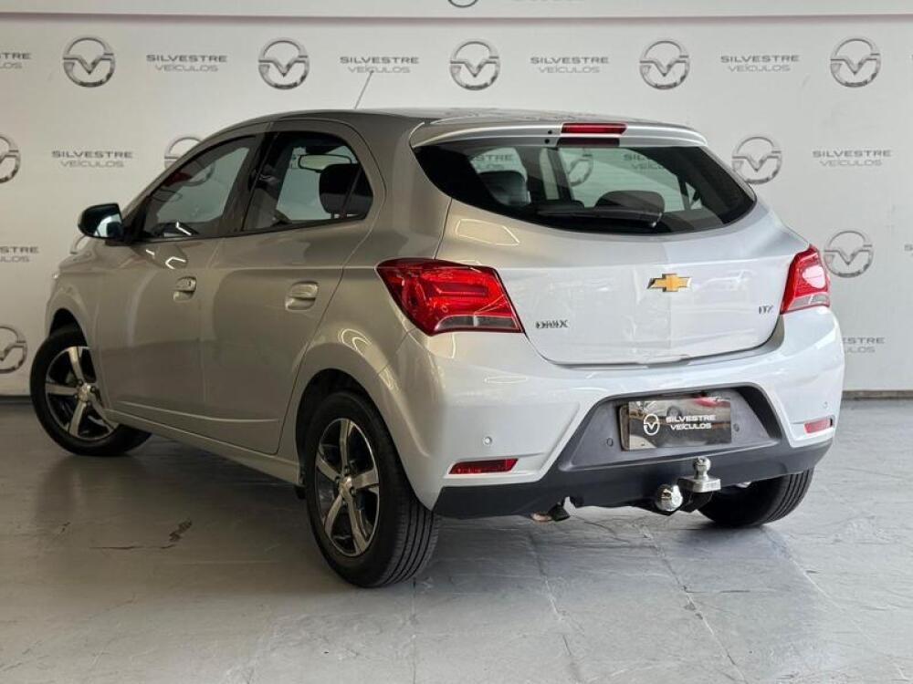 Chevrolet Onix Hatch