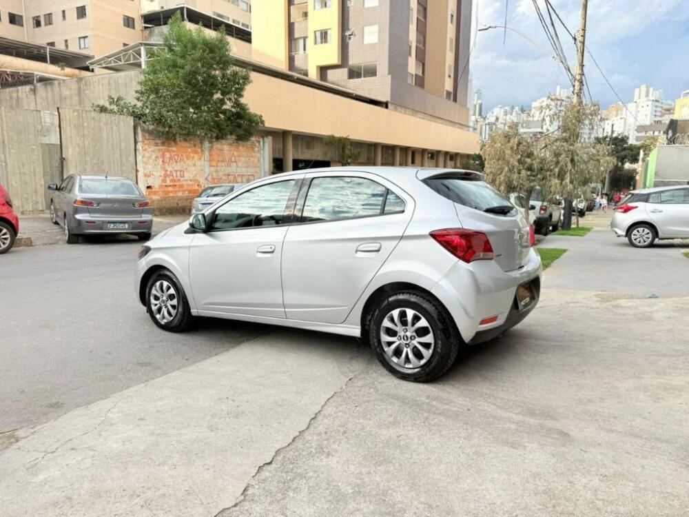 Chevrolet Onix Hatch