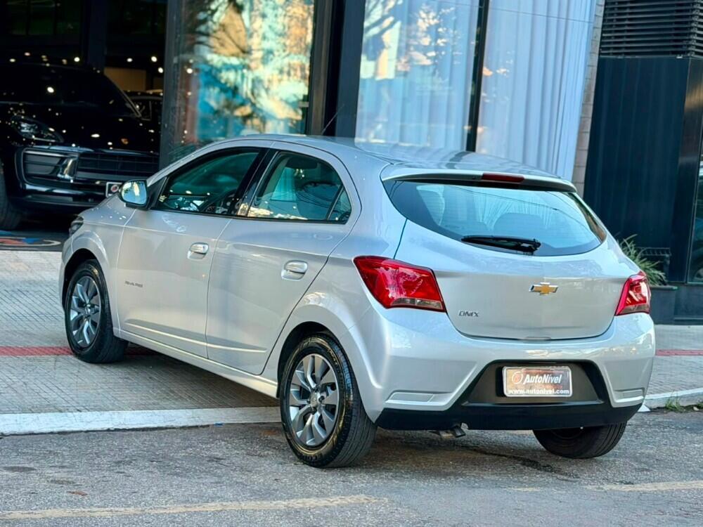 Chevrolet Onix Hatch