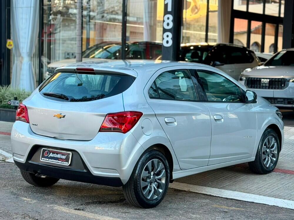 Chevrolet Onix Hatch