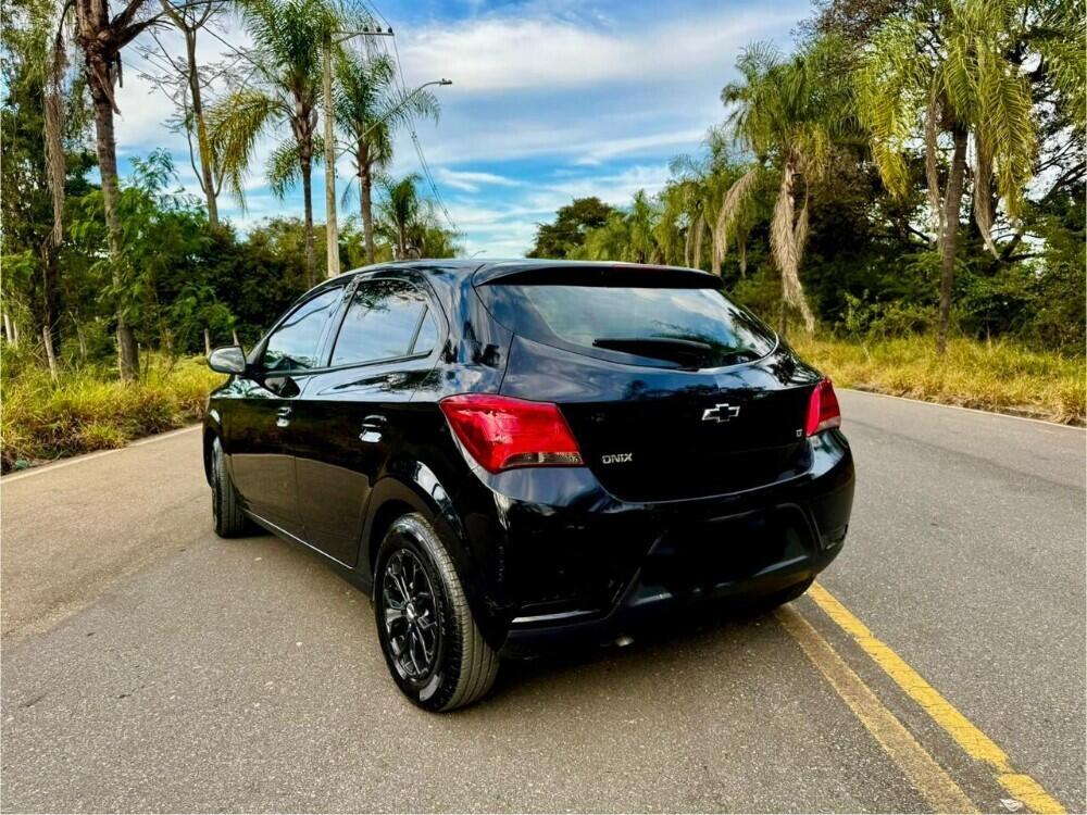 Chevrolet Onix Hatch