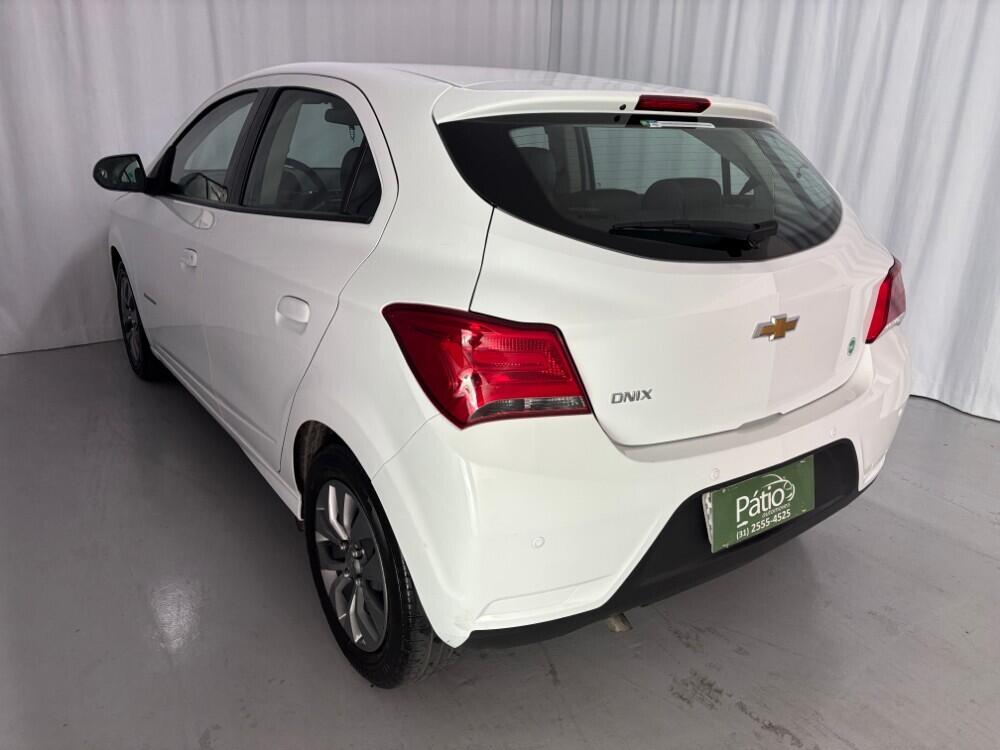 Chevrolet Onix Hatch