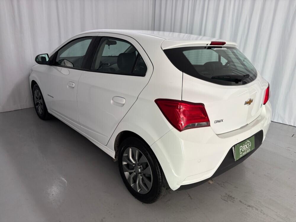 Chevrolet Onix Hatch