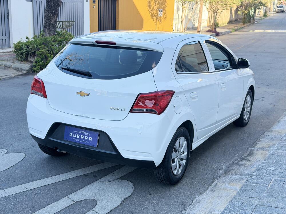 Chevrolet Onix Hatch