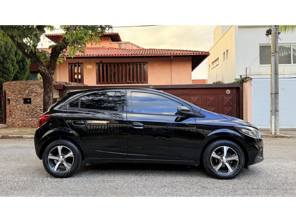 Chevrolet Onix Hatch