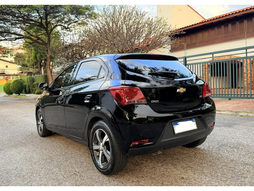 Chevrolet Onix Hatch