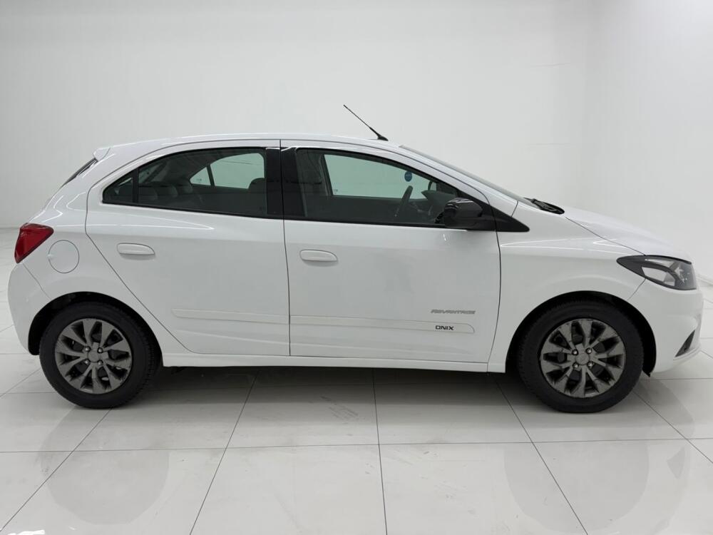 Chevrolet Onix Hatch