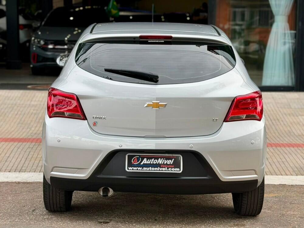 Chevrolet Onix Hatch