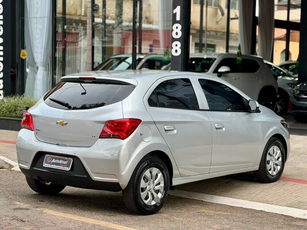 Chevrolet Onix Hatch