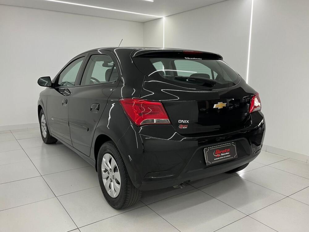 Chevrolet Onix Hatch