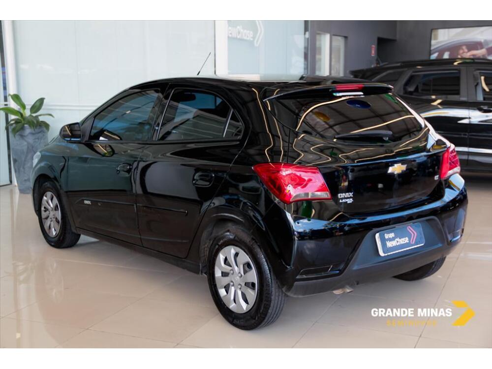 Chevrolet Onix Hatch