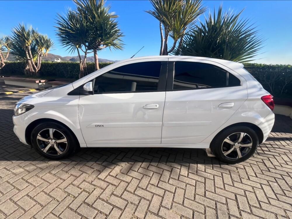 Chevrolet Onix Hatch