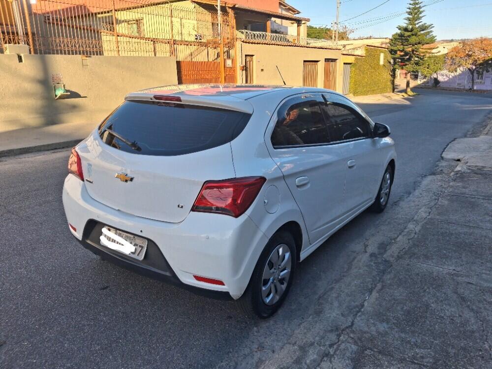 Chevrolet Onix Hatch