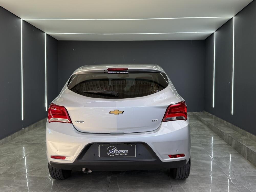 Chevrolet Onix Hatch