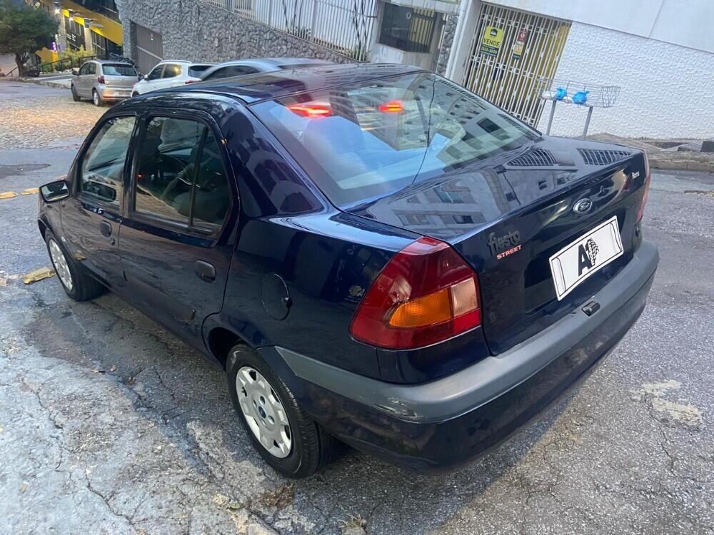 Ford Fiesta Sedan