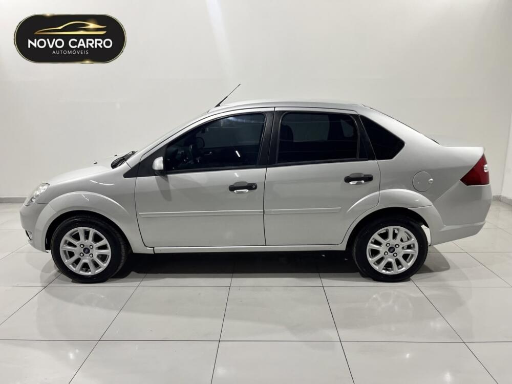 Ford Fiesta Sedan