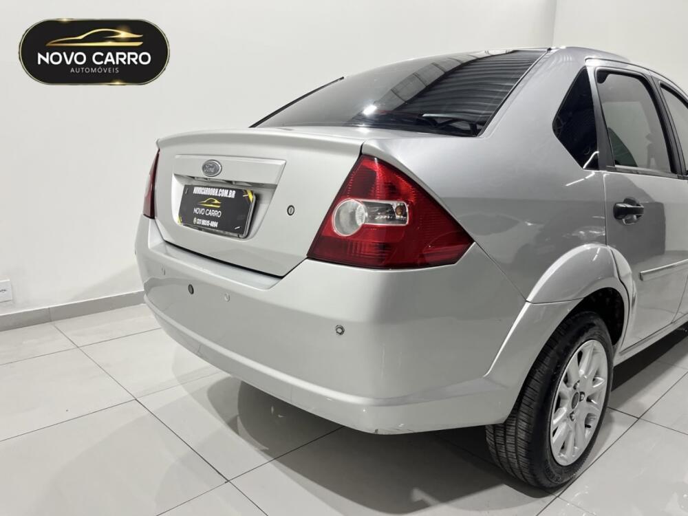 Ford Fiesta Sedan