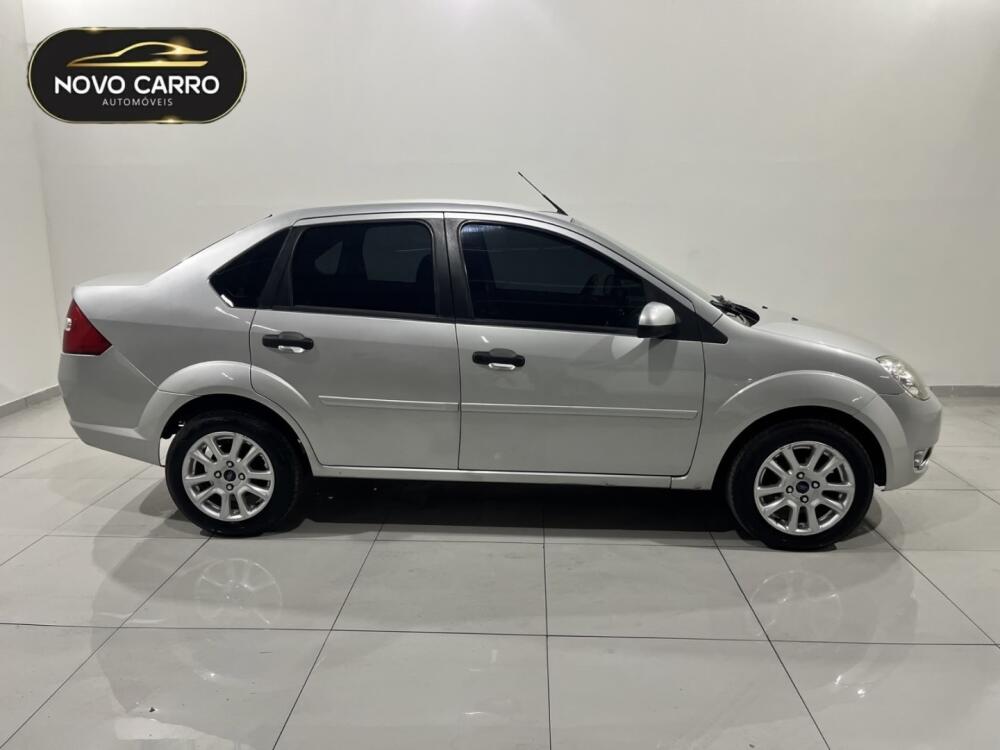 Ford Fiesta Sedan