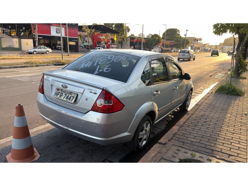 Ford Fiesta Sedan