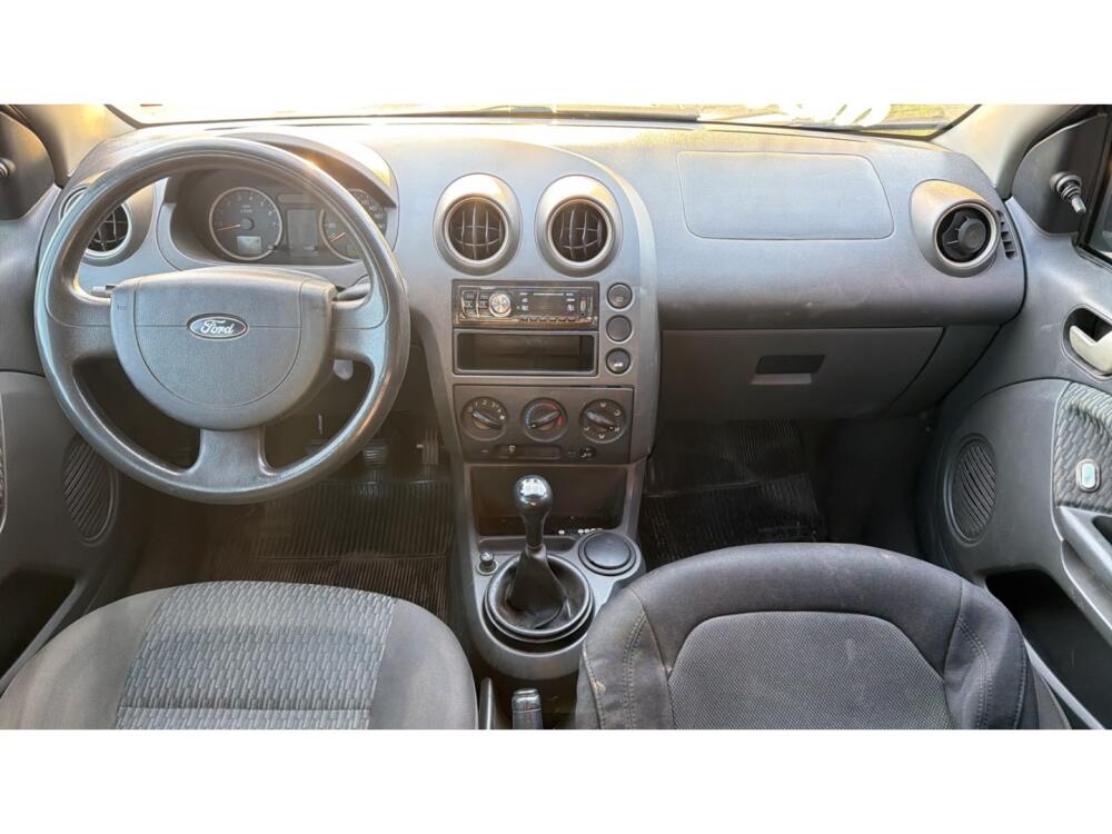 Ford Fiesta Sedan