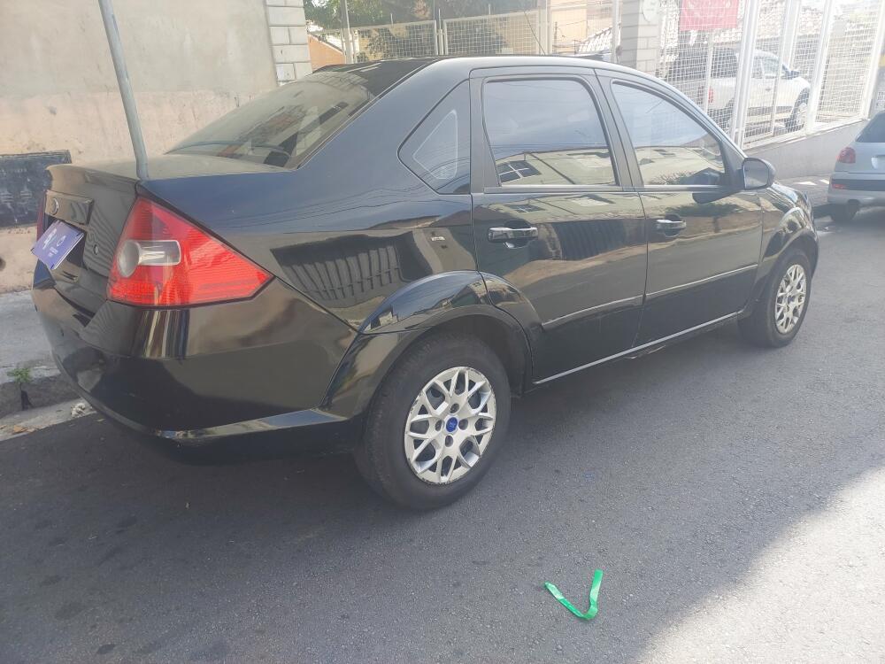 Ford Fiesta Sedan