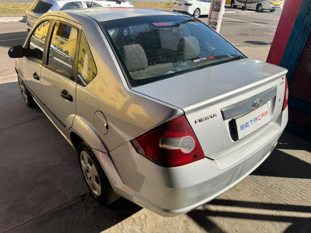 Ford Fiesta Sedan